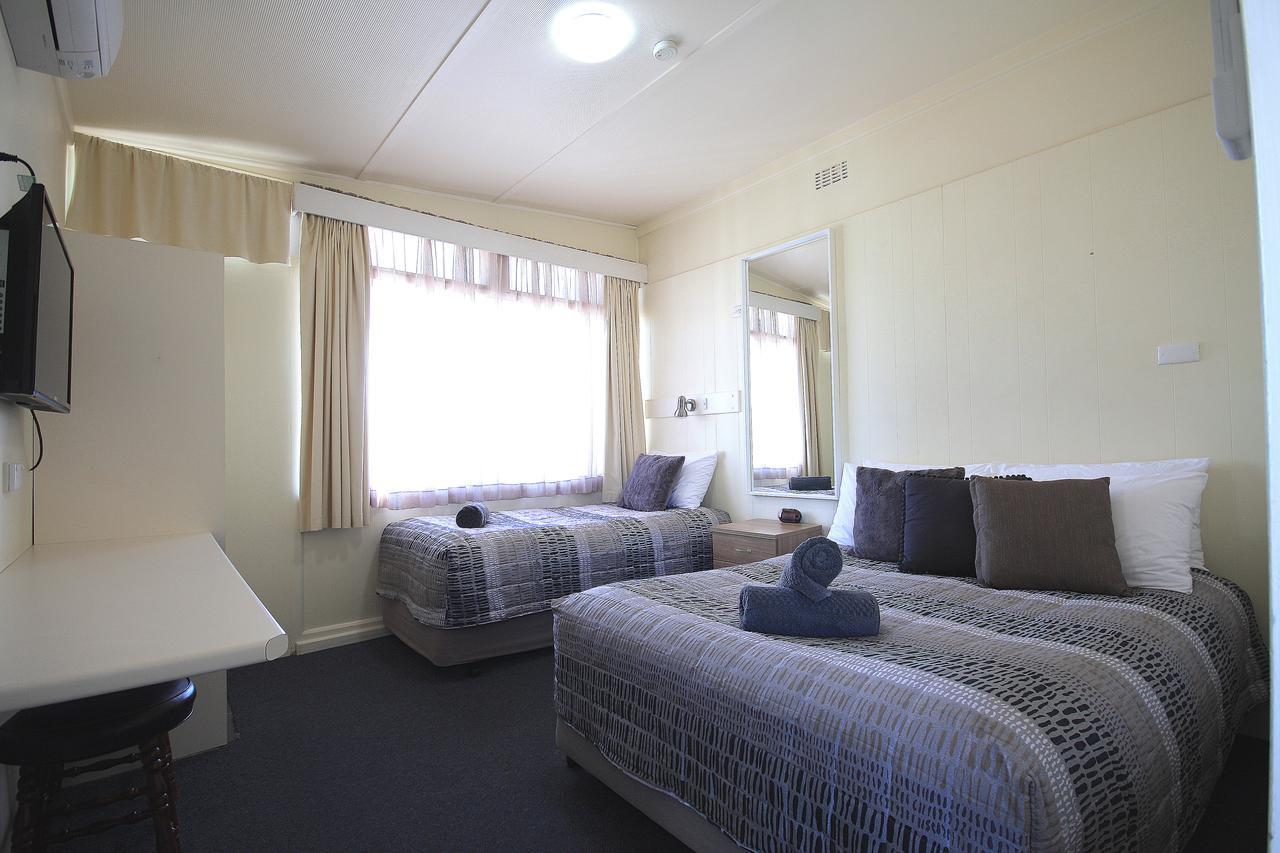 Hi Way Motor Inn Yass Bagian luar foto