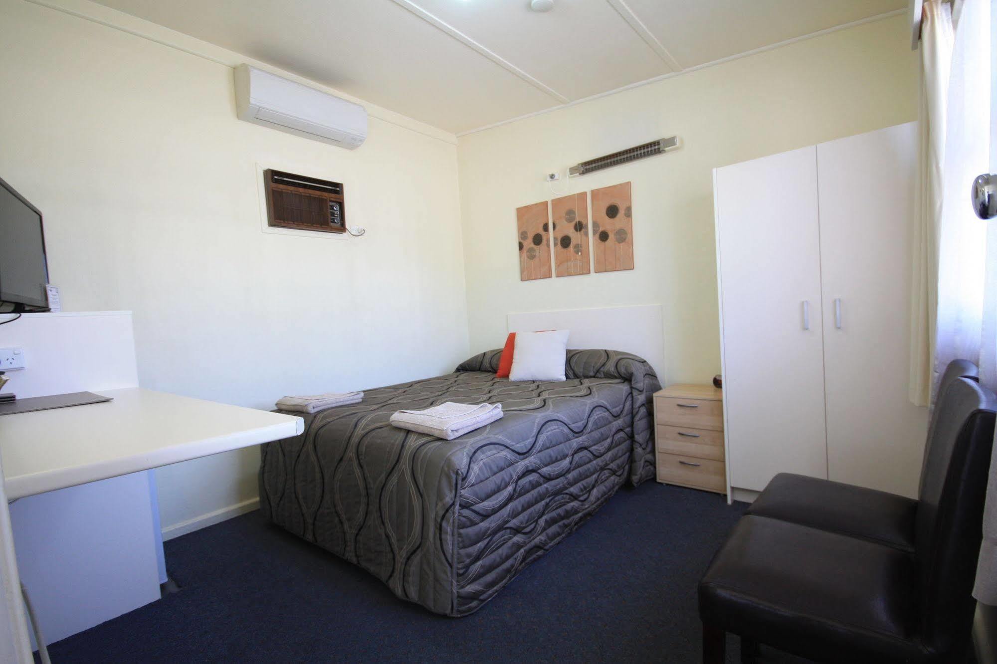 Hi Way Motor Inn Yass Bagian luar foto