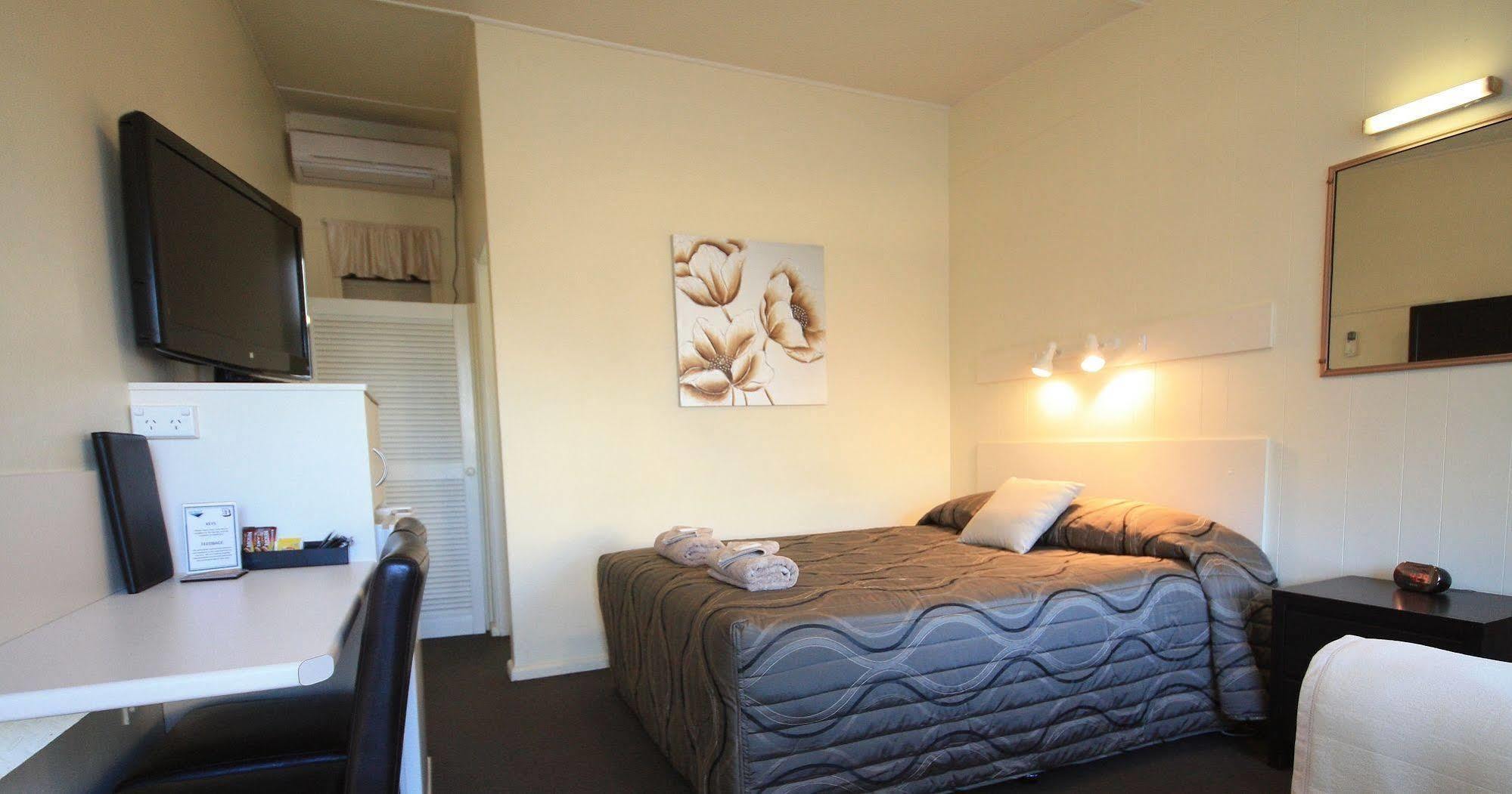 Hi Way Motor Inn Yass Bagian luar foto