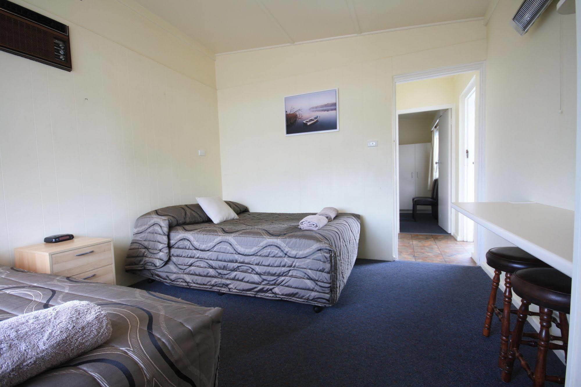 Hi Way Motor Inn Yass Bagian luar foto