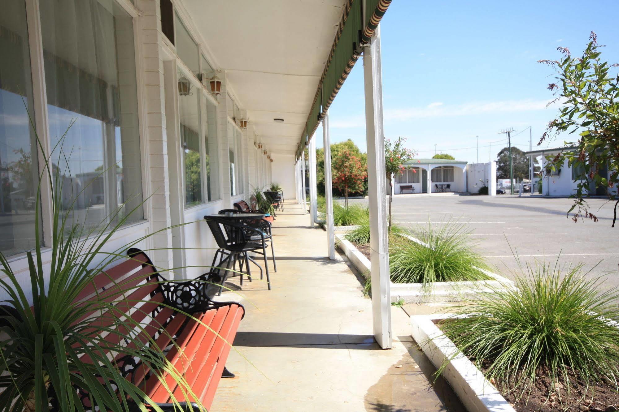 Hi Way Motor Inn Yass Bagian luar foto