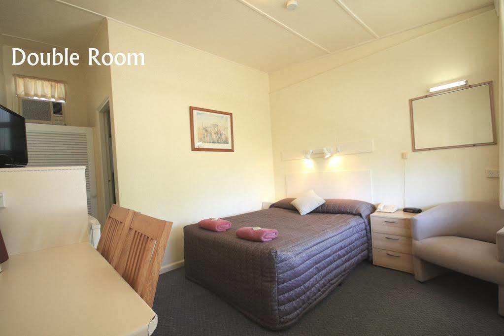 Hi Way Motor Inn Yass Bagian luar foto